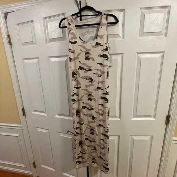 chinese dress ladies Plus Size Camo Essential Sleeveless Maxi Dress – L I V D main image 0